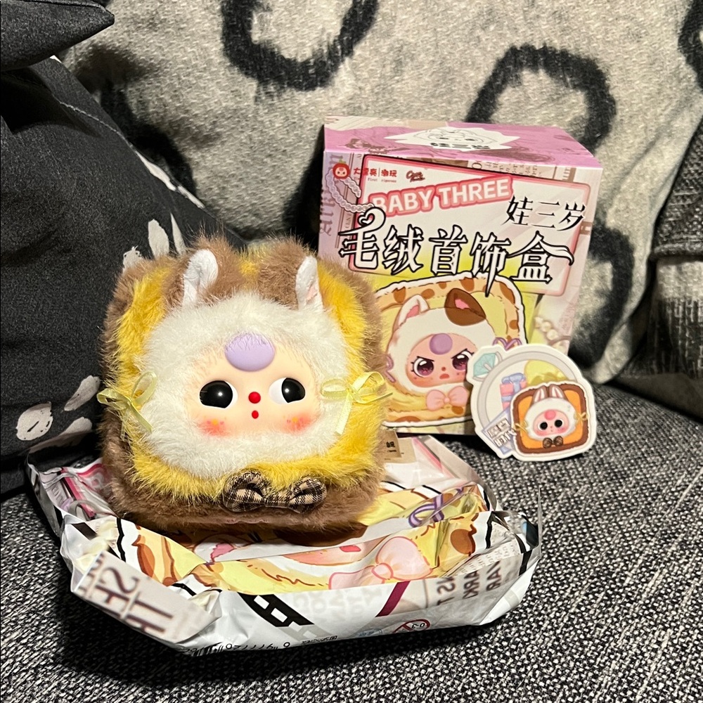 NWT Confirmed Baby Three Bunny Jewelry Box